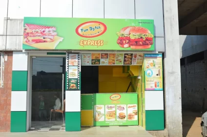 Fun Bytes Indra Nagar Udhampur is a top fast food restaurant offering casual dining, tasty burgers and shakes, perfect for food lovers.