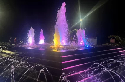 Jakhani Park in Udhampur, popular among tourists, offers greenery, scenic views, and a tulip garden perfect for peaceful strolls and picnics.